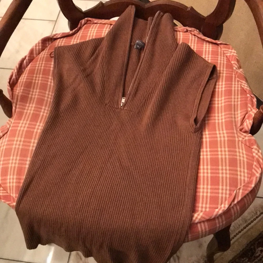 Sleeveless brown sweater - Picture 1 of 1